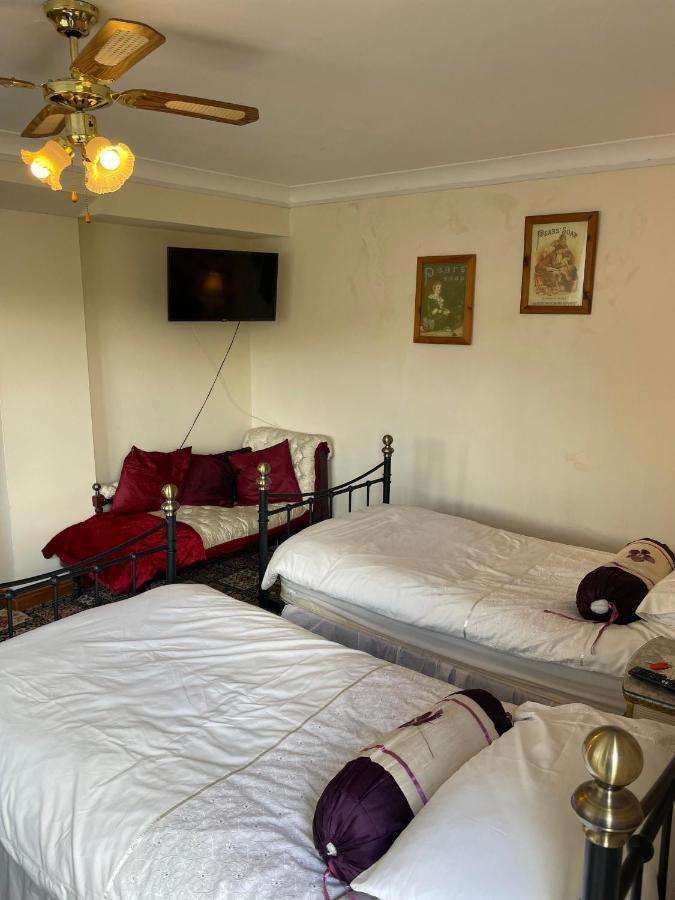 Prince Of Wales Inn Rhymney Екстериор снимка