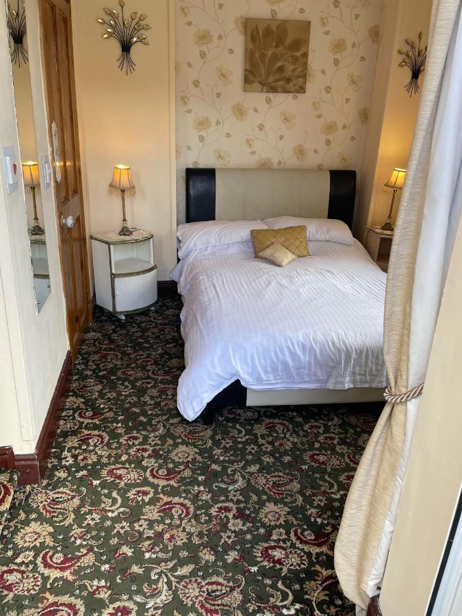 Prince Of Wales Inn Rhymney Екстериор снимка