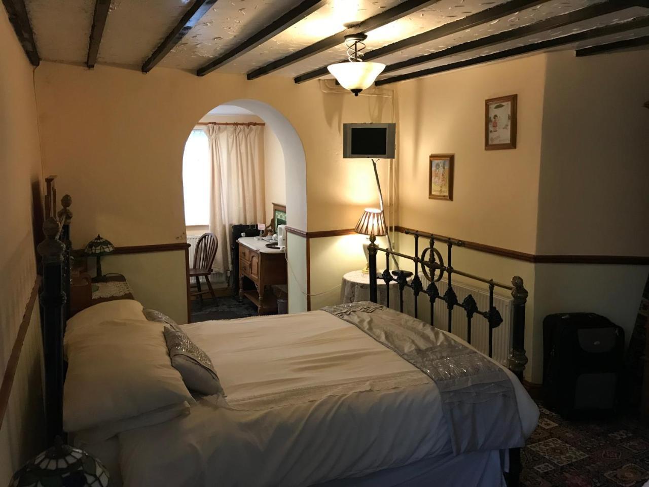 Prince Of Wales Inn Rhymney Екстериор снимка